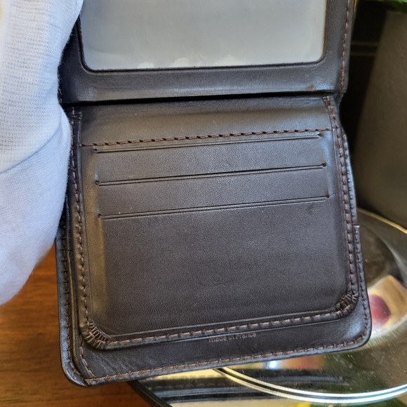 Louis Vuitton Utah Leather Men's Wallet in Dark Brown. - Picture 8 of 16